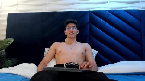 Victor Oliveira online show from March 31, 9:26 pm