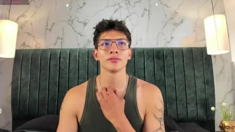 Victor Oliveira online show from April 5, 7:11 pm