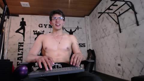 Victor Oliveira online show from April 16, 9:39 pm