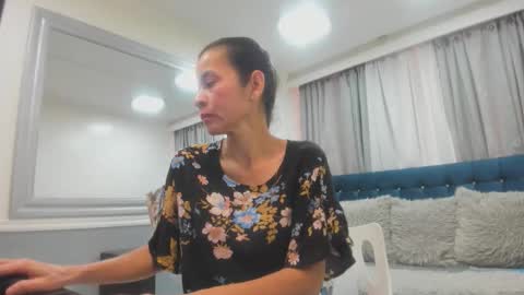 Victoria  grey  online show from April 14, 8:04 pm