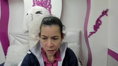 Snapshot of victoria__grey_ chatting on July 17, 5:18 pm Victoria grey online show from July 17, 5:18 pm