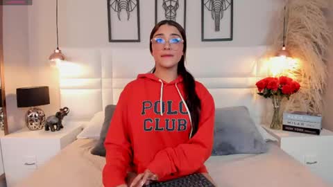 Snapshot of victoria__lee_ chatting on June 4, 3:45 am victoria__lee_ online show from June 4, 3:45 am