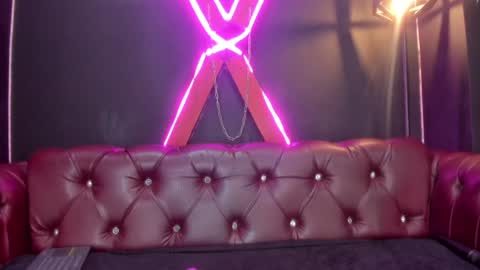 Victoria online show from December 18, 11:19 pm