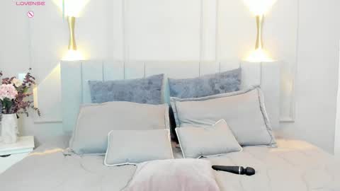 victoria  online show from January 9, 7:15 pm