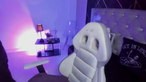 victoria_floyd1 online show from April 9, 12:54 am