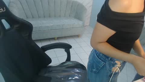 Snapshot of victoria_hernandez_t chatting on April 25, 1:14 pm Victoria online show from April 25, 1:14 pm
