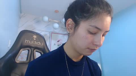 Snapshot of victoria_hernandez_t chatting on April 27, 12:58 pm Victoria online show from April 27, 12:58 pm