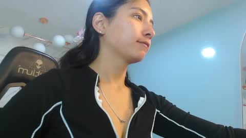 Snapshot of victoria_hernandez_t chatting on April 29, 1:04 pm Victoria online show from April 29, 1:04 pm