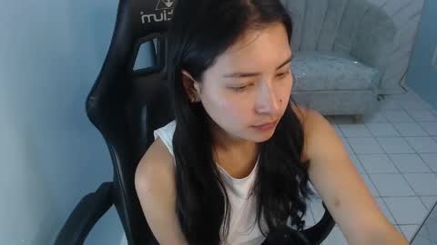 Snapshot of victoria_hernandez_t chatting on May 2, 1:05 pm Victoria online show from May 2, 1:05 pm