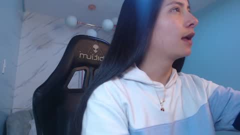 Snapshot of victoria_hernandez_t chatting on May 11, 1:17 pm Victoria online show from May 11, 1:17 pm