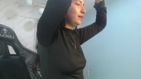 Snapshot of victoria_hernandez_t chatting on July 8, 1:15 pm Victoria online show from July 8, 1:15 pm