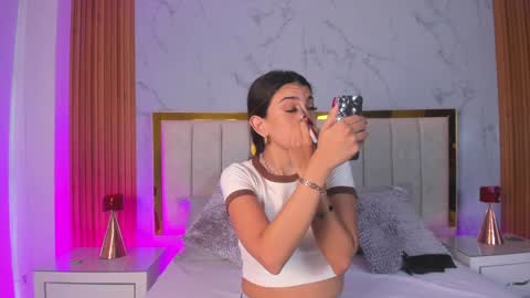 Snapshot of victoria_joliegb chatting on January 8, 12:15 pm Victoria Lozano online show from January 8, 12:15 pm