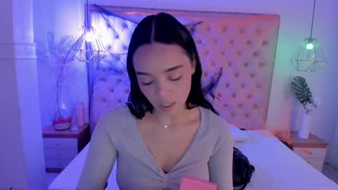 Snapshot of victoria_kitt chatting on October 23, 5:33 pm victoria_kitt online show from October 23, 5:33 pm