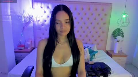 Snapshot of victoria_kitt chatting on November 5, 5:02 pm victoria_kitt online show from November 5, 5:02 pm