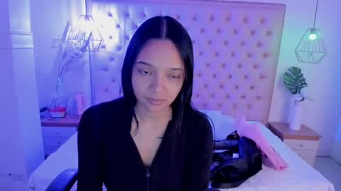 Snapshot of victoria_kitt chatting on November 7, 3:01 pm victoria_kitt online show from November 7, 3:01 pm