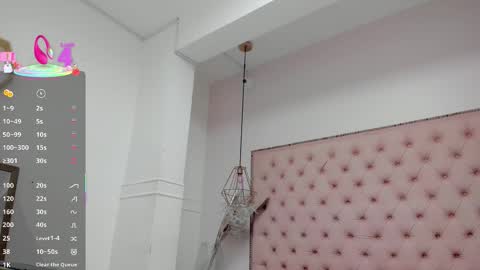 Snapshot of victoria_kitt chatting on November 18, 7:07 pm victoria_kitt online show from November 18, 7:07 pm
