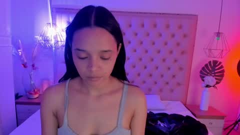 Snapshot of victoria_kitt chatting on December 3, 9:24 pm victoria_kitt online show from December 3, 9:24 pm