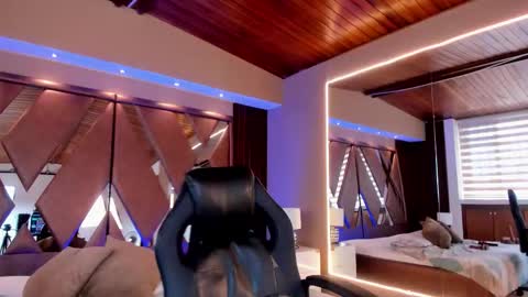 Snapshot of victoria_mooree chatting on December 15, 7:40 pm Victoria Everyday From 1400 to 2130 Col Time online show from December 15, 7:40 pm