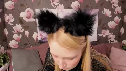 Snapshot of victoria_nixx chatting on December 18, 3:29 pm Victoria online show from December 18, 3:29 pm