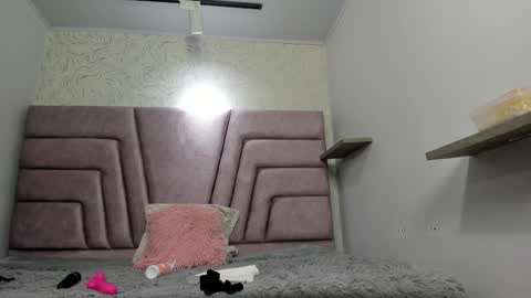 Vicky  online show from January 7, 8:00 pm