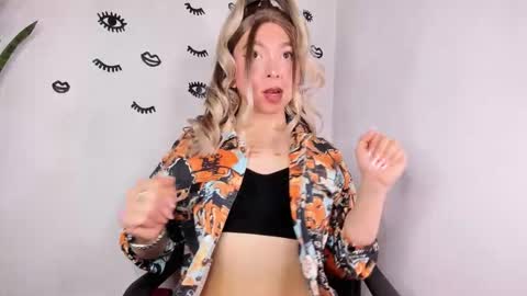 D A N I online show from November 13, 9:58 pm