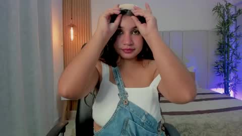 Snapshot of victoria_rossee chatting on May 14, 1:07 pm VICTORIA online show from May 14, 1:07 pm