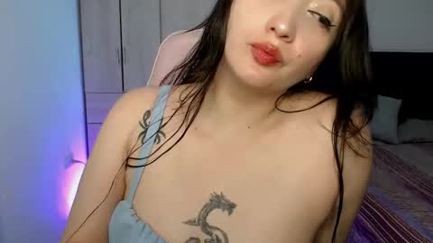 Snapshot of victoria_smile_ chatting on October 17, 9:39 pm Victoria online show from October 17, 9:39 pm