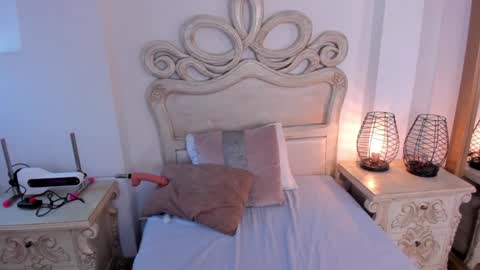 Snapshot of victoria_vallejo chatting on December 31, 2:36 pm victoria online show from December 31, 2:36 pm