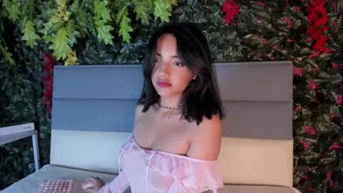 Snapshot of victoriaa2_doll chatting on October 7, 12:35 pm victoriaa2_doll online show from October 7, 12:35 pm