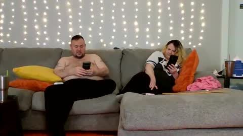 Snapshot of victoriaandjesse chatting on December 7, 12:08 am Victoria and Jesse online show from December 7, 12:08 am