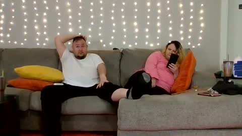 Snapshot of victoriaandjesse chatting on December 7, 3:14 am Victoria and Jesse online show from December 7, 3:14 am