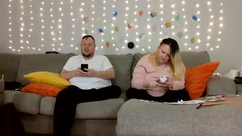 Snapshot of victoriaandjesse chatting on December 11, 3:37 pm Victoria and Jesse online show from December 11, 3:37 pm