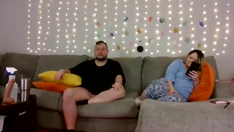 Snapshot of victoriaandjesse chatting on December 14, 5:07 am Victoria and Jesse online show from December 14, 5:07 am