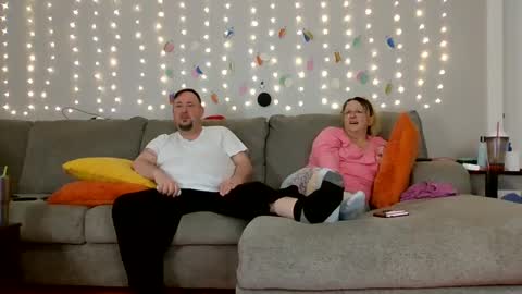 Snapshot of victoriaandjesse chatting on December 21, 12:27 pm Victoria and Jesse online show from December 21, 12:27 pm