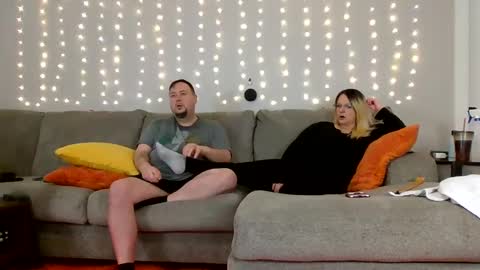 Snapshot of victoriaandjesse chatting on December 23, 2:56 am Victoria and Jesse online show from December 23, 2:56 am