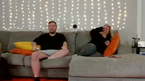 Snapshot of victoriaandjesse chatting on December 24, 10:33 am Victoria and Jesse online show from December 24, 10:33 am