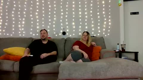 Snapshot of victoriaandjesse chatting on December 25, 5:16 am Victoria and Jesse online show from December 25, 5:16 am