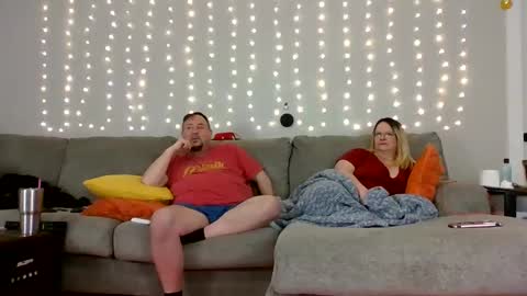 Snapshot of victoriaandjesse chatting on December 25, 8:51 am Victoria and Jesse online show from December 25, 8:51 am