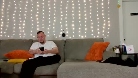 Snapshot of victoriaandjesse chatting on January 3, 9:47 am Victoria and Jesse online show from January 3, 9:47 am