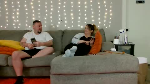 Snapshot of victoriaandjesse chatting on February 1, 6:43 am Victoria and Jesse online show from February 1, 6:43 am