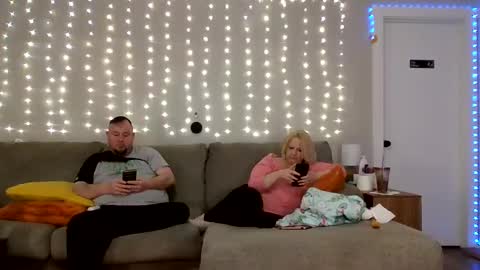 Snapshot of victoriaandjesse chatting on February 28, 4:21 am Victoria and Jesse online show from February 28, 4:21 am