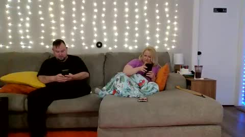 Snapshot of victoriaandjesse chatting on March 3, 4:25 am Victoria and Jesse online show from March 3, 4:25 am
