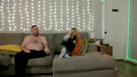 Snapshot of victoriaandjesse chatting on September 10, 10:43 pm Victoria and Jesse online show from September 10, 10:43 pm