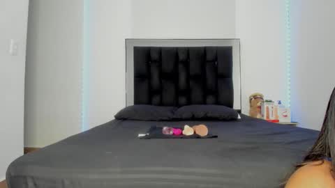 Snapshot of victoriacolin chatting on November 12, 12:05 pm VICTORIA online show from November 12, 12:05 pm