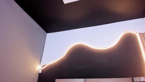 VICTORIA JOHNS online show from February 11, 3:40 pm