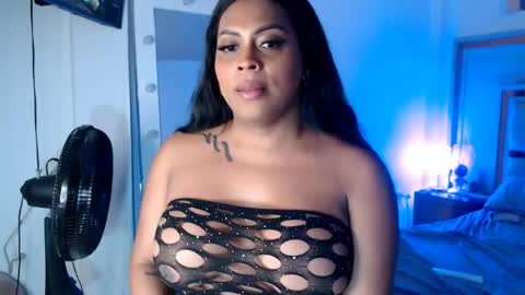 Snapshot of victoriaphillips chatting on June 19, 1:21 am ONLYFANS online show from June 19, 1:21 am