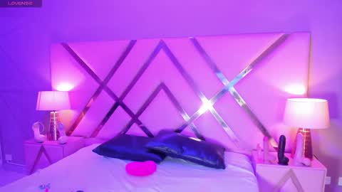 Snapshot of victoriapowell chatting on September 24, 11:35 am Victoria online show from September 24, 11:35 am