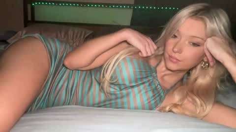 Victoriarrose online show from July 7, 9:41 pm