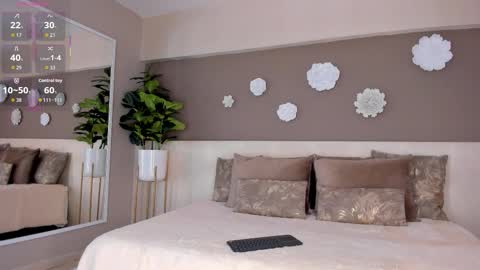 Victoria Shelby  online show from February 20, 11:43 am