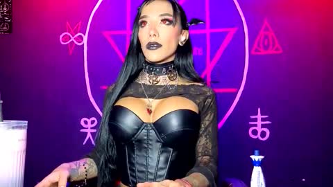 Victoria Vampire online show from October 5, 7:50 am